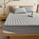 Matelas protégé avec un couvre-matelas matelassé