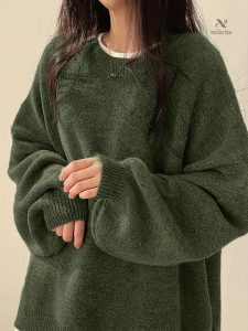 Pull uni à manches longues, design avec fente latérale
