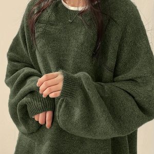 Pull uni à manches longues, design avec fente latérale