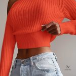 Pull léger à épaules dénudées