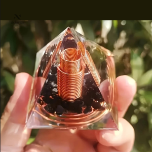 Pyramide Orgonite en cuivre – Énergie protectrice spirituelle