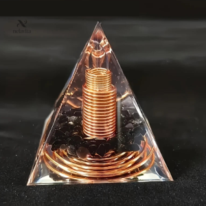 Décoration en résine et cuivre, pyramide orgonite unique