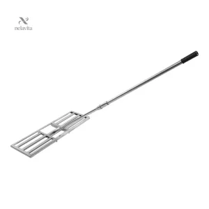 Râteau robuste pour un jardinage efficace et précis