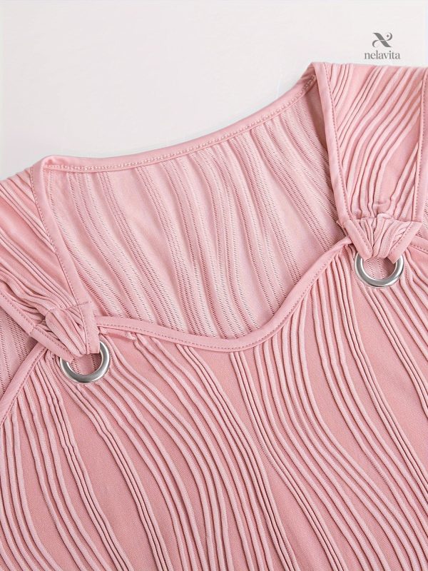 Robe courte unie avec design ondulé