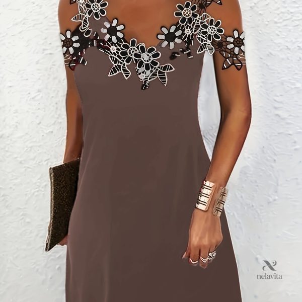 Robe tendance avec épaule dénudée