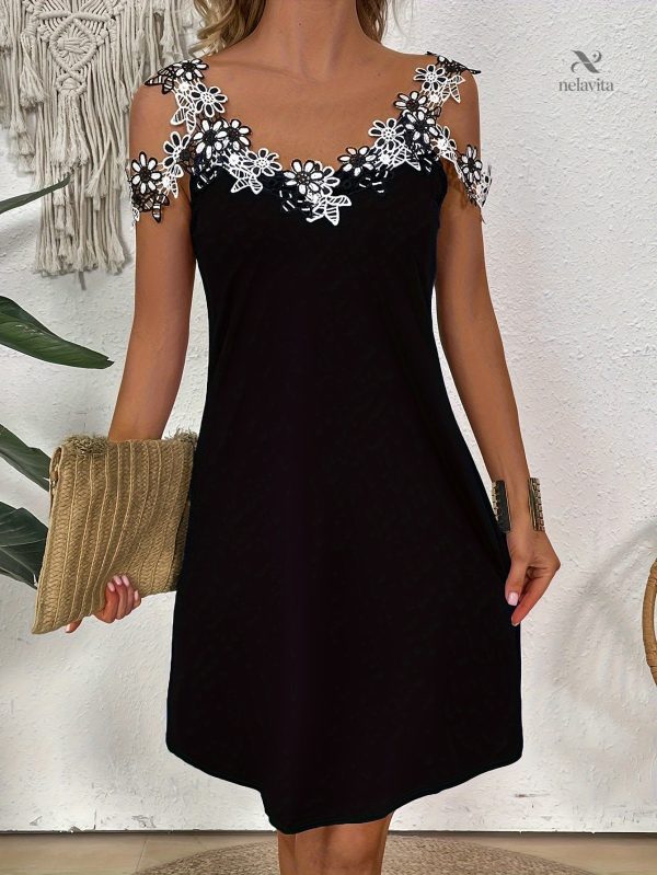 Vêtement féminin chic, robe fleurie