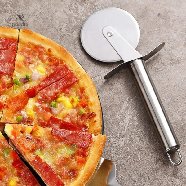 Ustensile de cuisine pour trancher facilement la pizza