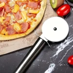 Outil de cuisine pratique pour trancher des pizzas rapidement