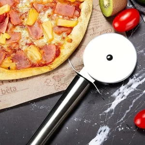 Outil de cuisine pratique pour trancher des pizzas rapidement