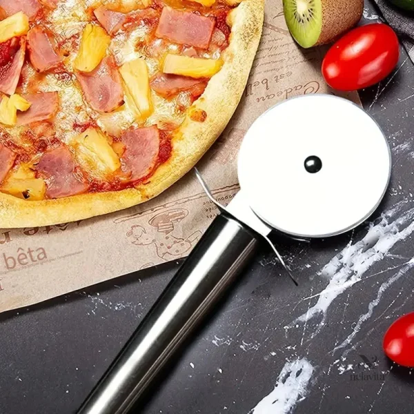 Outil de cuisine pratique pour trancher des pizzas rapidement