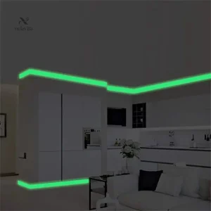 Bande fluorescente pour améliorer la visibilité dans l'obscurité