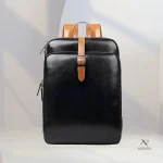Sac à dos en cuir noir pour un look professionnel masculin