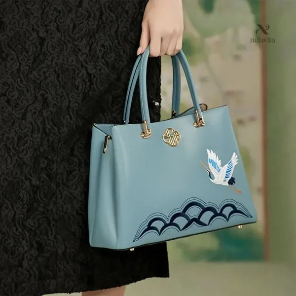Sac à main élégant bleu japonisant avec broderie de grue
