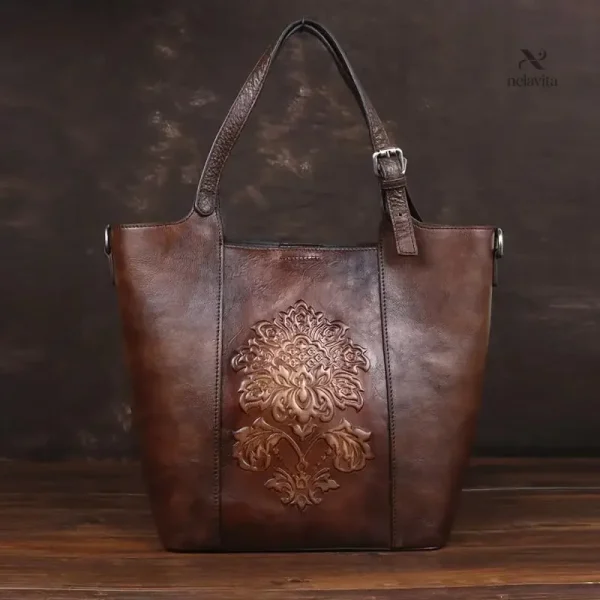 sac-a-main-femme-en-cuir-noir-grave-elegance-intemporelle-nkf3zt-1