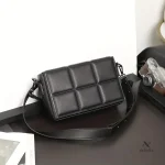 Sac bandoulière homme en cuir compact et élégant