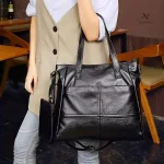 Accessoire tendance en simili cuir noir