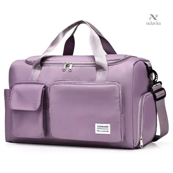 sac-de-sport-violet-bandouliere-reglable-et-poches-multiples-1 Sac de sport violet avec bandoulière réglable et poches