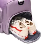 Sac de sport violet, pratique avec plusieurs poches de rangement