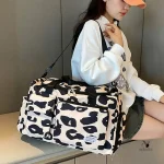 Sac de voyage stylé avec plusieurs poches pratiques