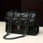 Accessoire de mode : sac porté épaule en noir
