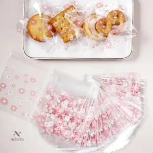 Emballage cadeau en sachets plastiques avec motifs floraux