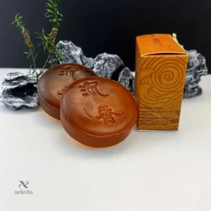 Nettoyant visage naturel au thé noir, idéal pour peaux grasses