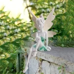 Fée assise en sculpture, ajout charmant pour le jardin