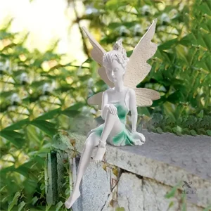 Fée assise en sculpture, ajout charmant pour le jardin