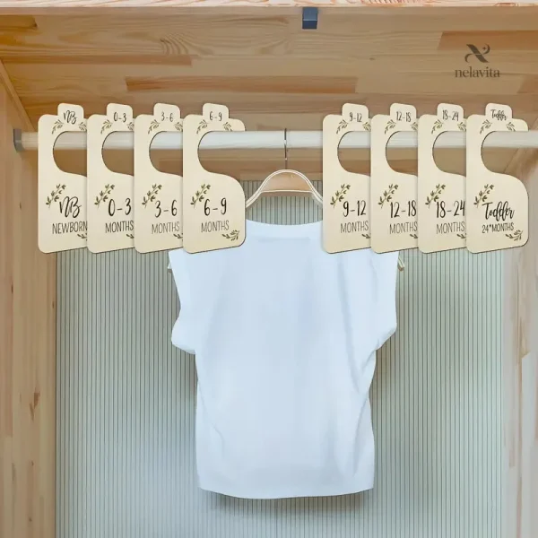 Organisateurs de penderie pour vêtements de bébé en bois