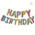 Accessoires d'anniversaire avec ballons en lettres brillantes