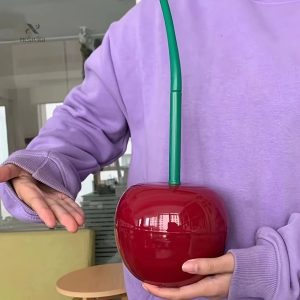 Accessoire de toilette chic en couleur cerise