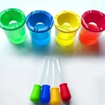 Pipettes et gobelets inclus pour activités ludiques