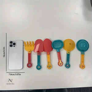 Jouets d'eau et sable, seau, pelle et râteau inclus