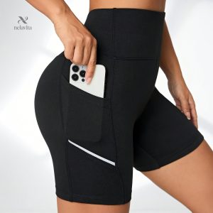 Vêtements de sport avec poches pratiques