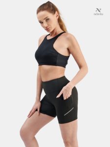Confort et style dans un short de sport féminin