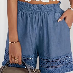 Short taille haute avec poches diagonales et finition en dentelle