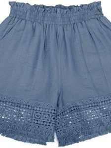 Short à poches diagonales pour un style chic et décontracté