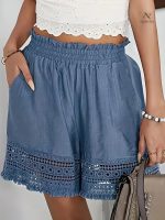 Finition dentelle sur un short taille haute pour un look féminin