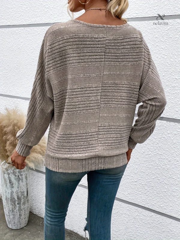Pull uni avec coupe ample, idéal pour un look casual