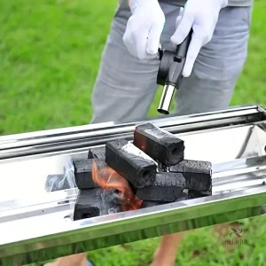 Accessoire extérieur pratique pour allumer le feu
