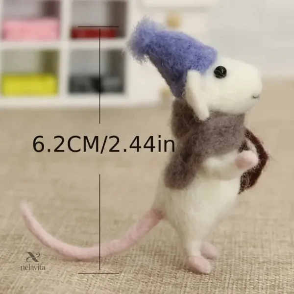 souris-en-laine-feutree-fait-main-figurine-decorative-tri-xn7yk8-1 Souris en laine feutrée décorative avec bonnet et écharpe