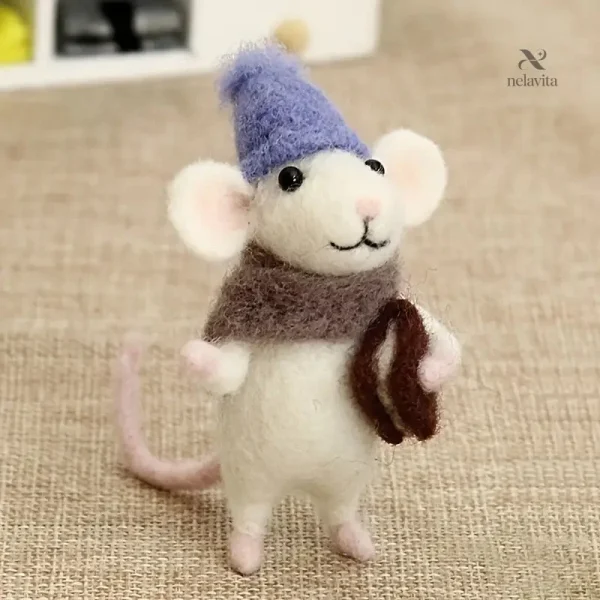 Figurine en laine avec bonnet, idéale pour la décoration intérieure