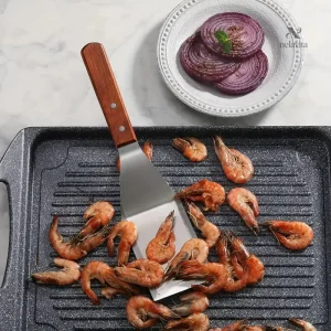 Utile pour retourner des aliments sur le grill