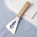 Spatule avec manche en bois, idéale pour travaux de peinture
