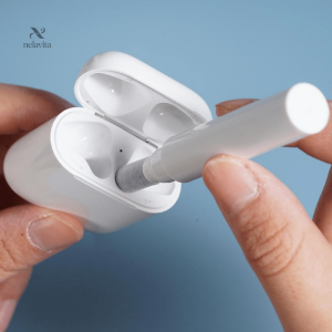 Outil de nettoyage compact pour écouteurs et claviers