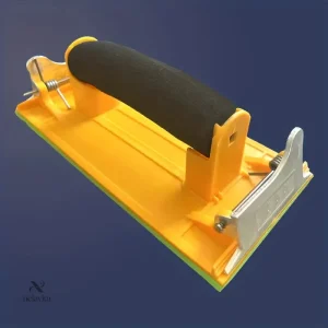 Poignée ergonomique pour un confort optimal lors du ponçage