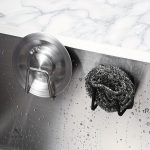 Fixation sans perçage pour éponge