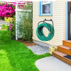 Support mural tuyau arrosage pour jardin et terrasse