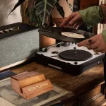 Présentoir en bois pour disque en lecture