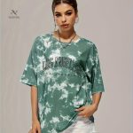 T-shirt ample avec impression tie-dye dynamique